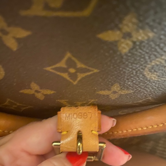 Louis Vuitton briefcase style bag in great condition - Picture 12 of 14